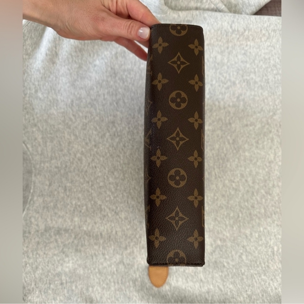 Louis Vuitton Toiletry Pouch GM - Picture 13 of 15